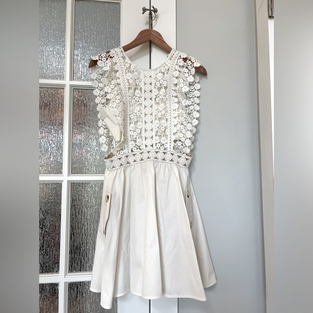 SELF PORTRAIT White lace dress.
